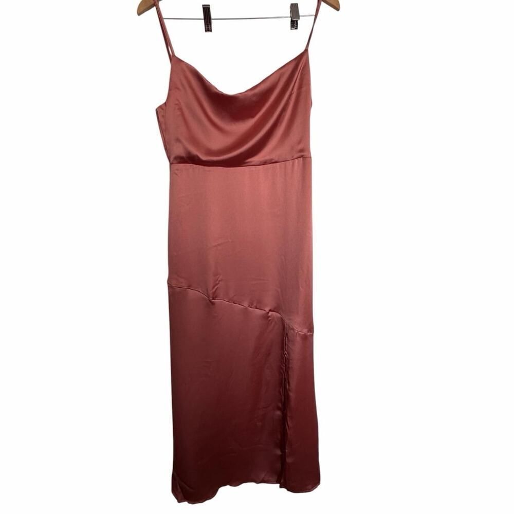 Pretty lavish satin slip dress - Picture 3 of 8